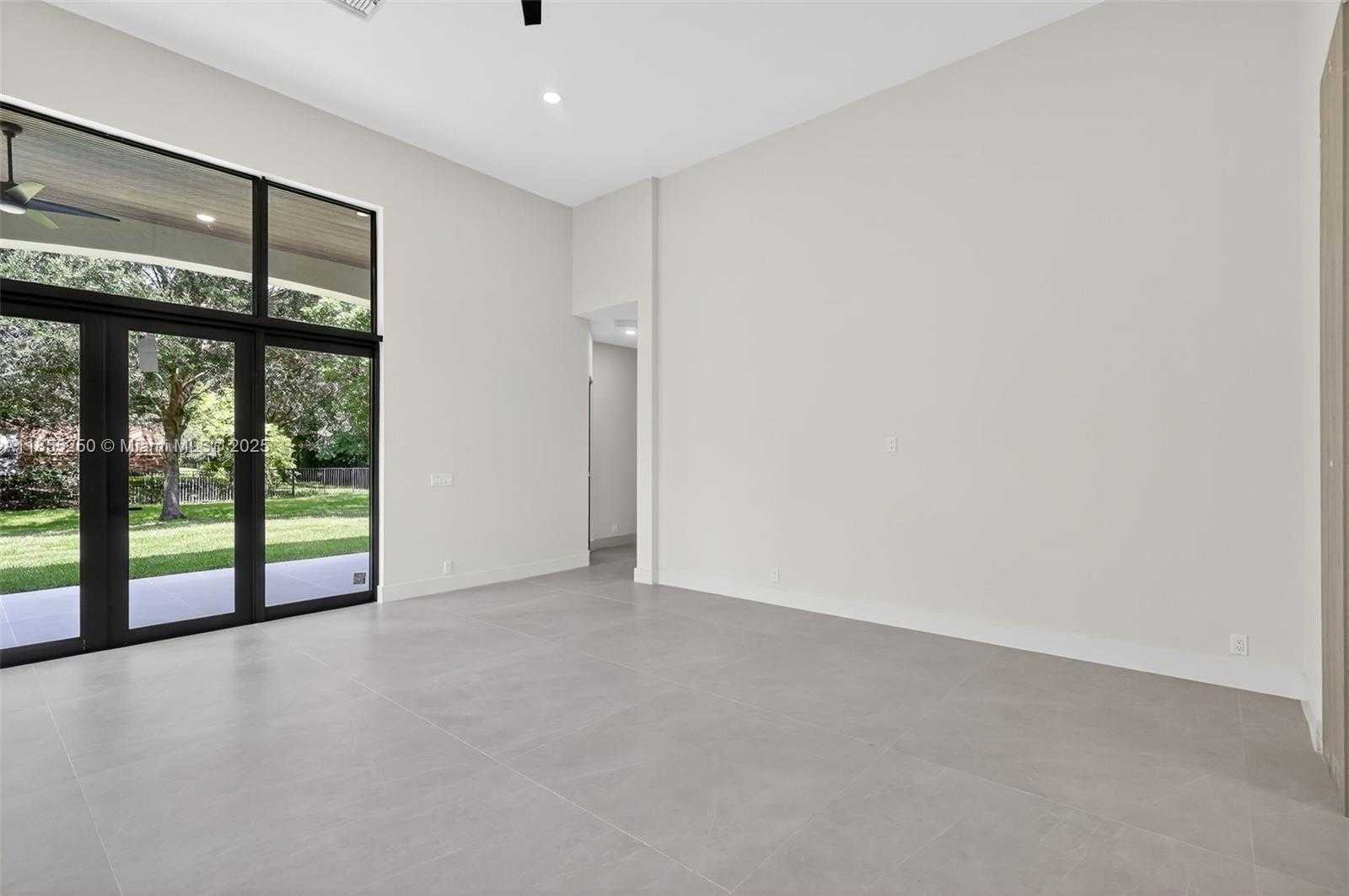 Small Image of 3303 WEST STONEBROOK CIR, Davie Number 25