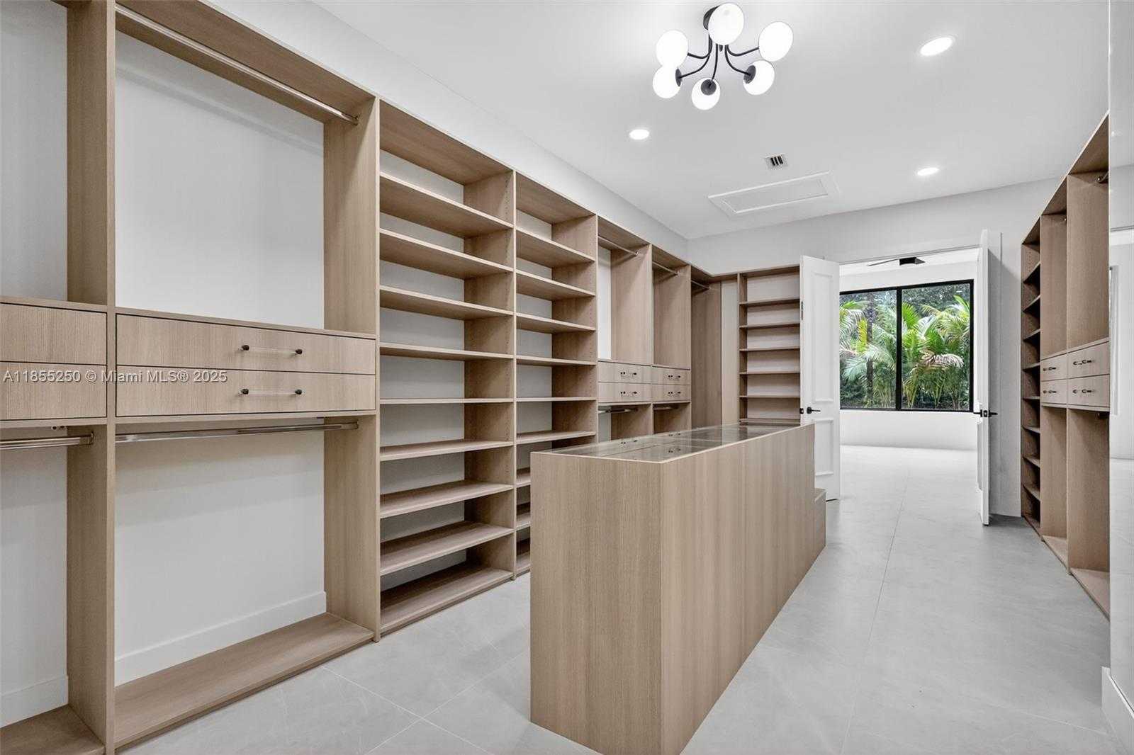 Small Image of 3303 WEST STONEBROOK CIR, Davie Number 39