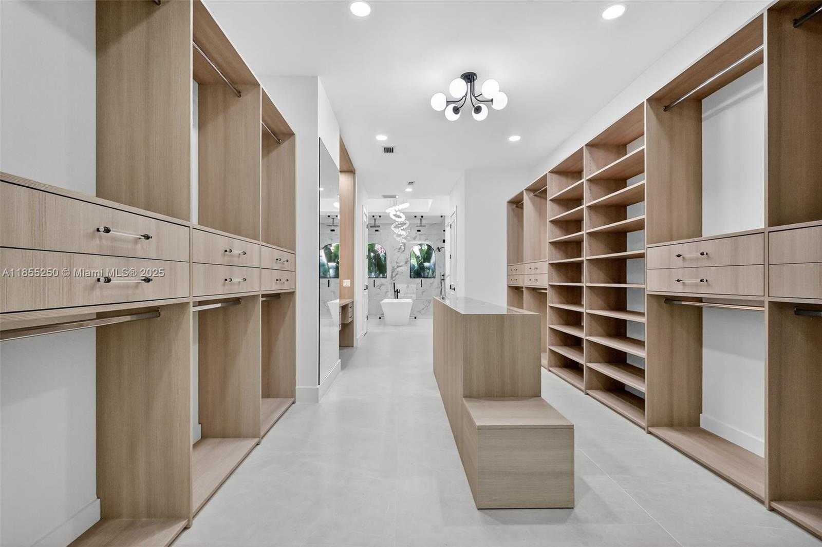 Small Image of 3303 WEST STONEBROOK CIR, Davie Number 4