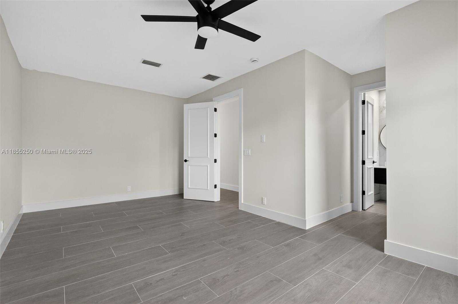 Small Image of 3303 WEST STONEBROOK CIR, Davie Number 45