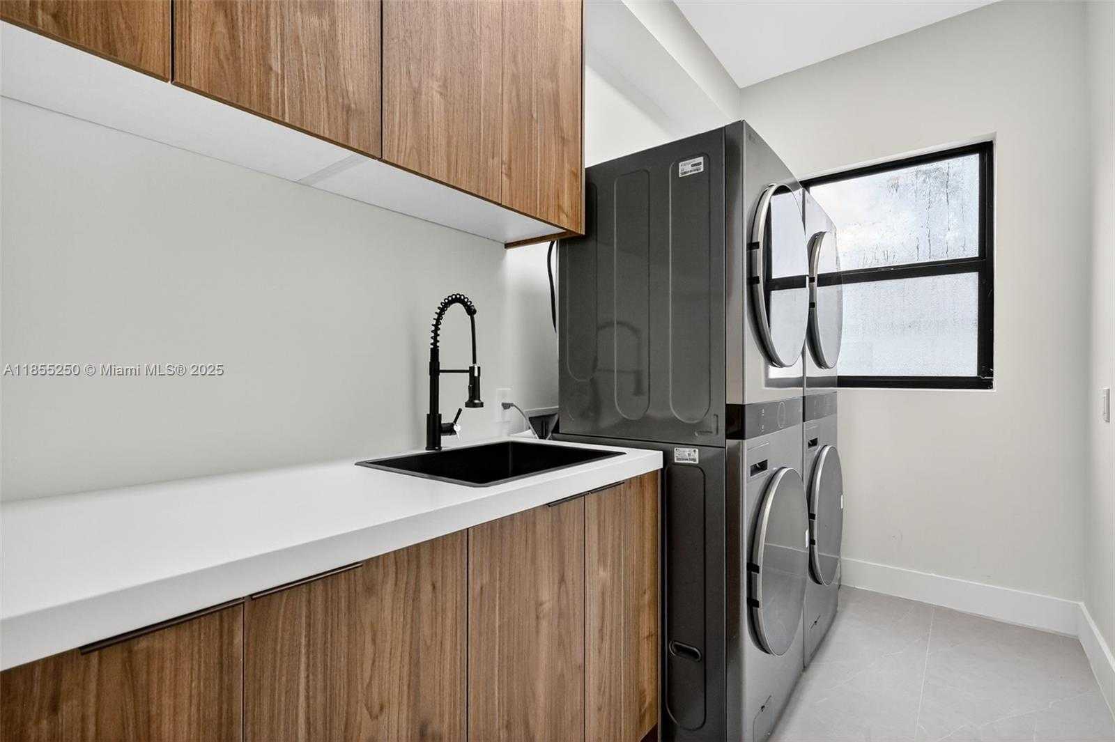 Small Image of 3303 WEST STONEBROOK CIR, Davie Number 48