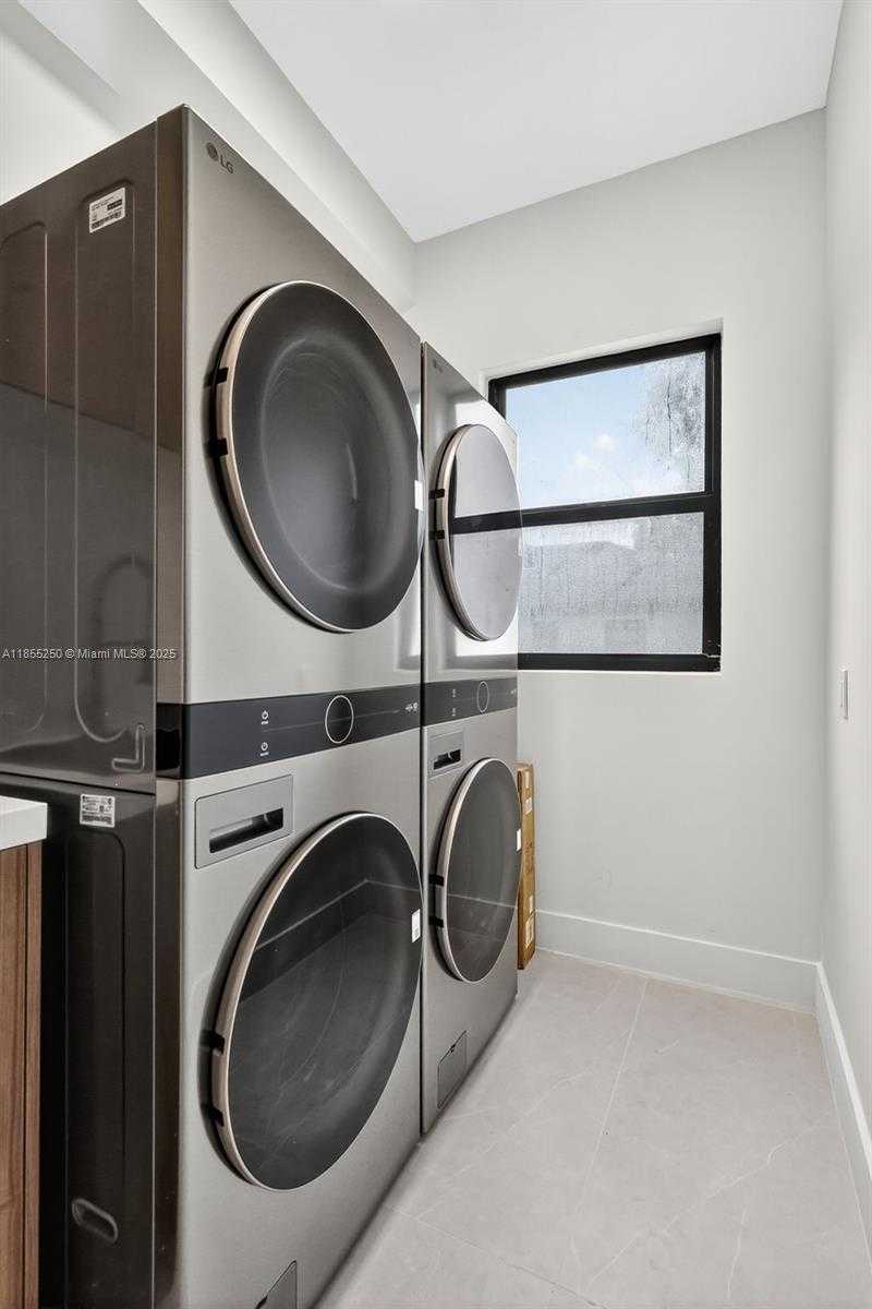 Small Image of 3303 WEST STONEBROOK CIR, Davie Number 49