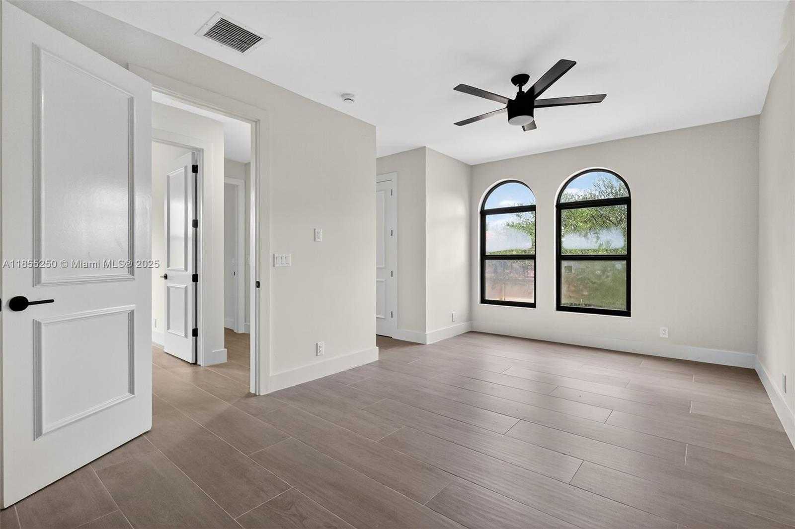 Small Image of 3303 WEST STONEBROOK CIR, Davie Number 51