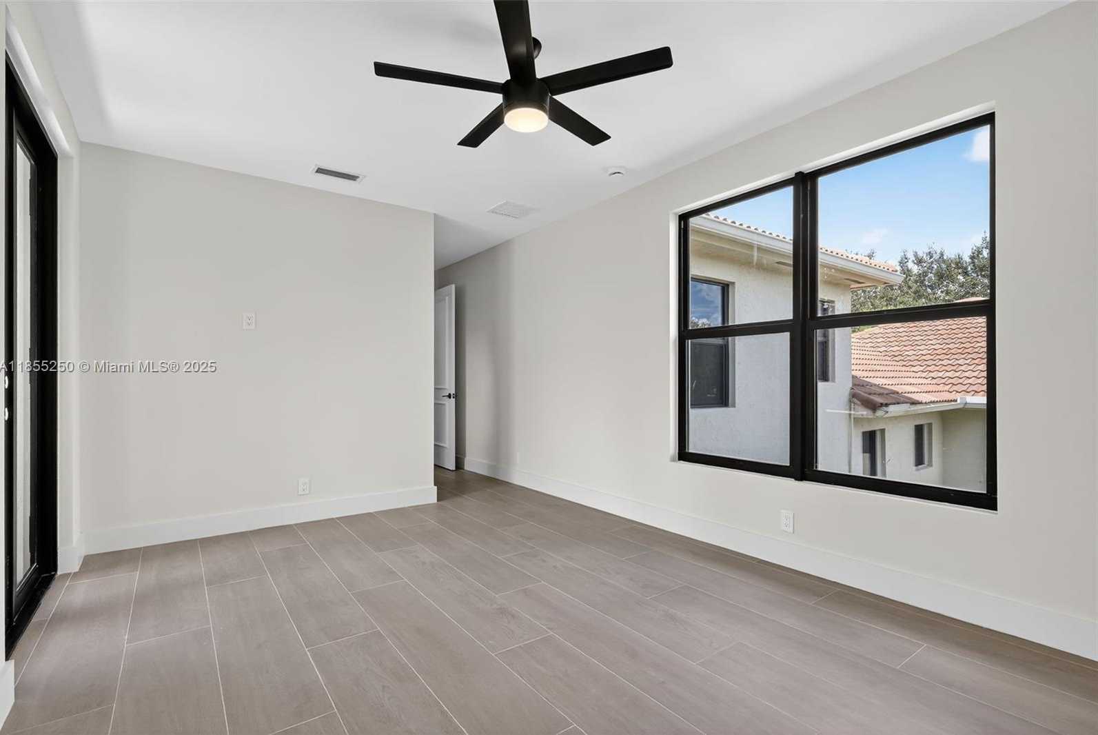 Small Image of 3303 WEST STONEBROOK CIR, Davie Number 54