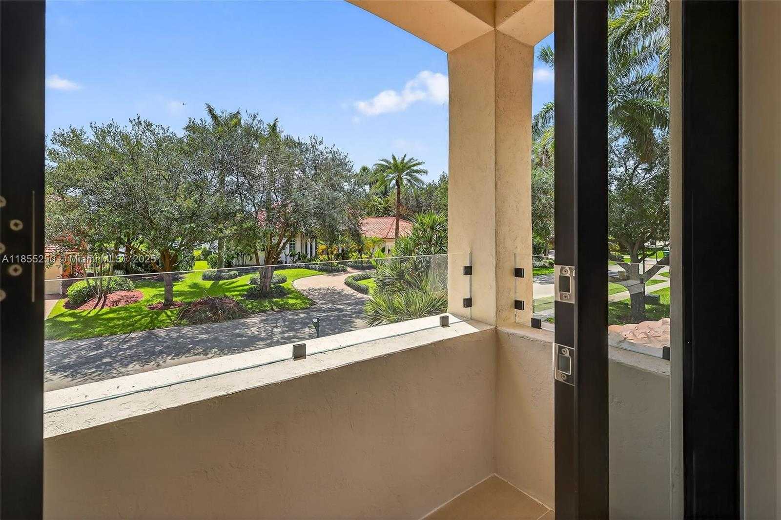 Small Image of 3303 WEST STONEBROOK CIR, Davie Number 56