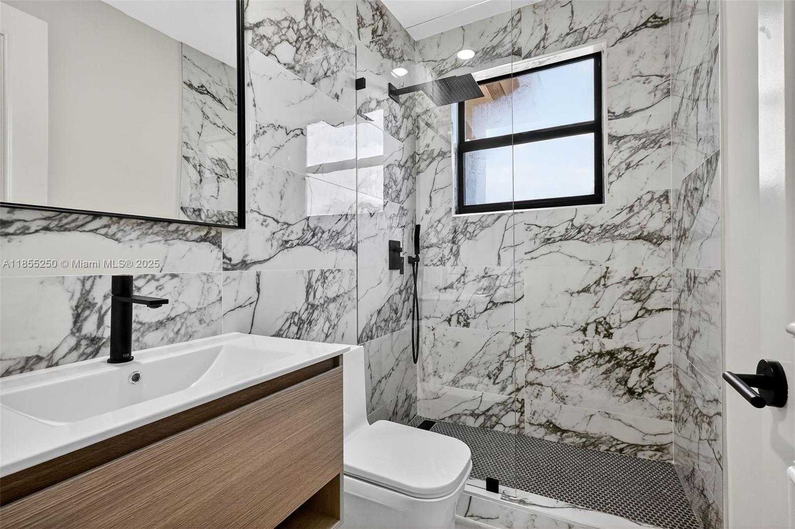 Small Image of 3303 WEST STONEBROOK CIR, Davie Number 57