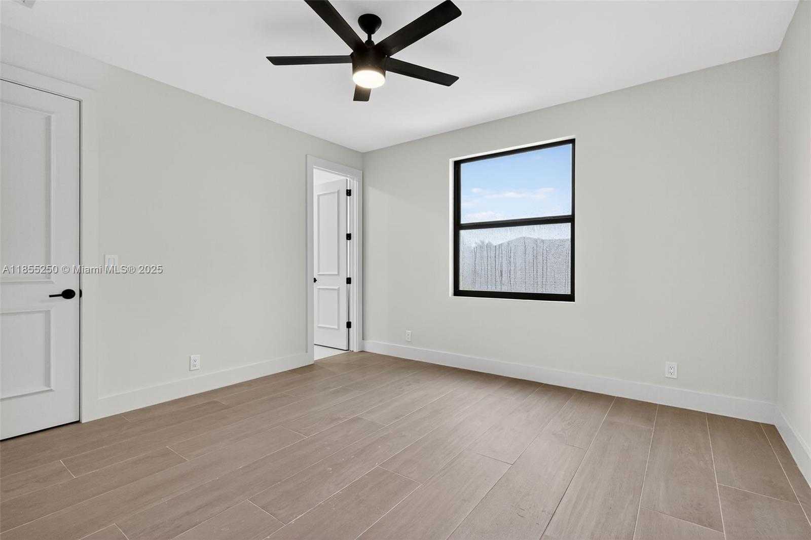 Small Image of 3303 WEST STONEBROOK CIR, Davie Number 61