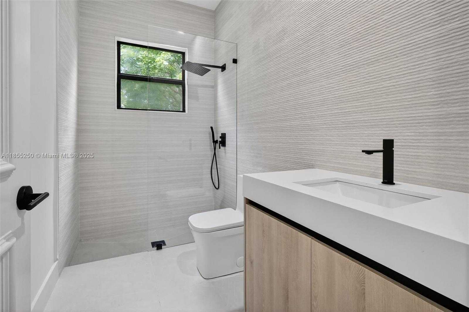 Small Image of 3303 WEST STONEBROOK CIR, Davie Number 63