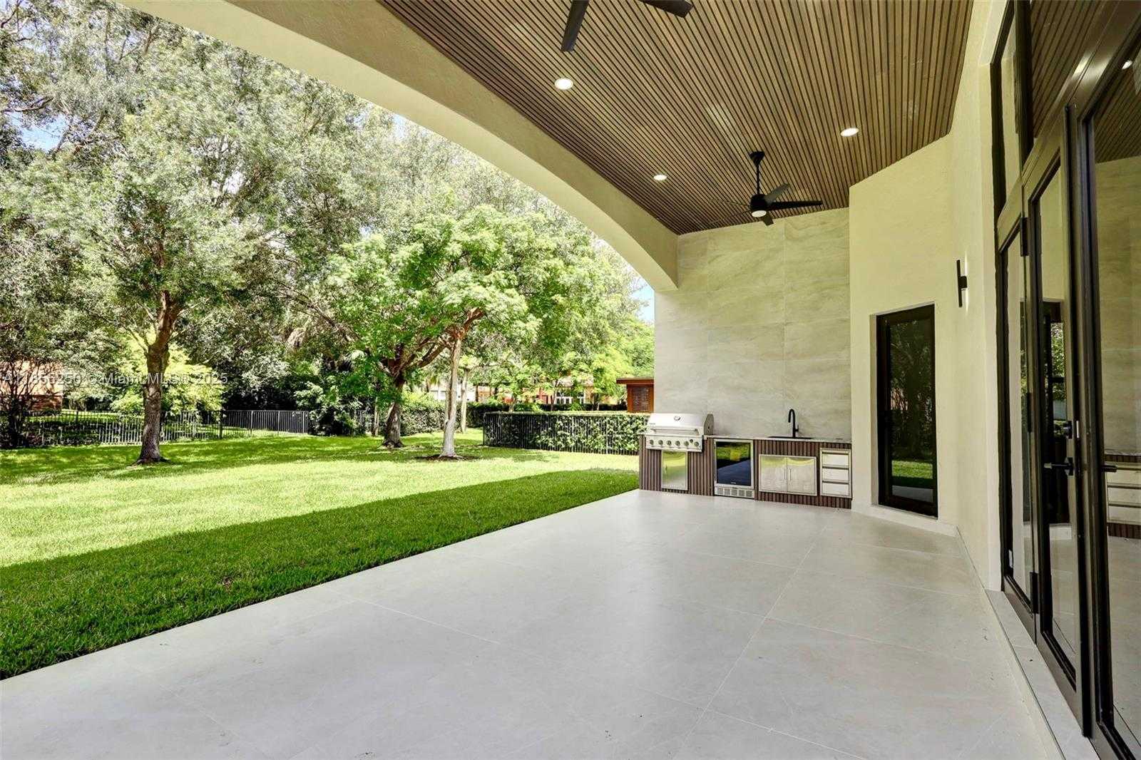 Small Image of 3303 WEST STONEBROOK CIR, Davie Number 65