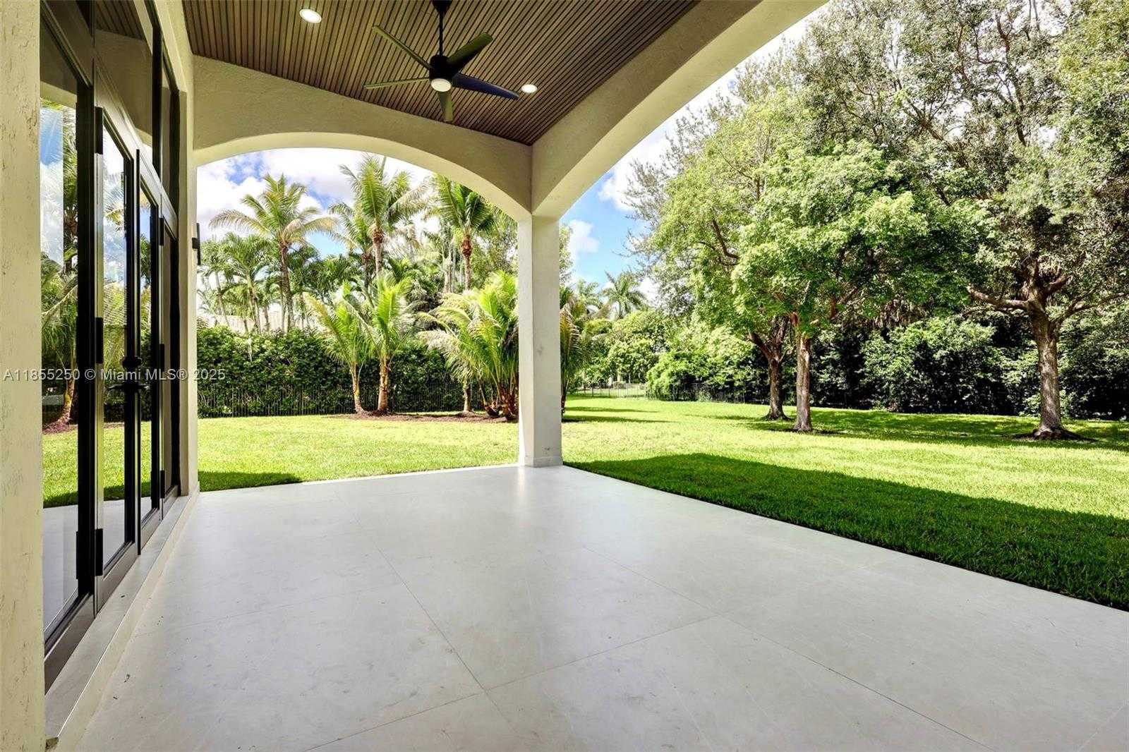 Small Image of 3303 WEST STONEBROOK CIR, Davie Number 67