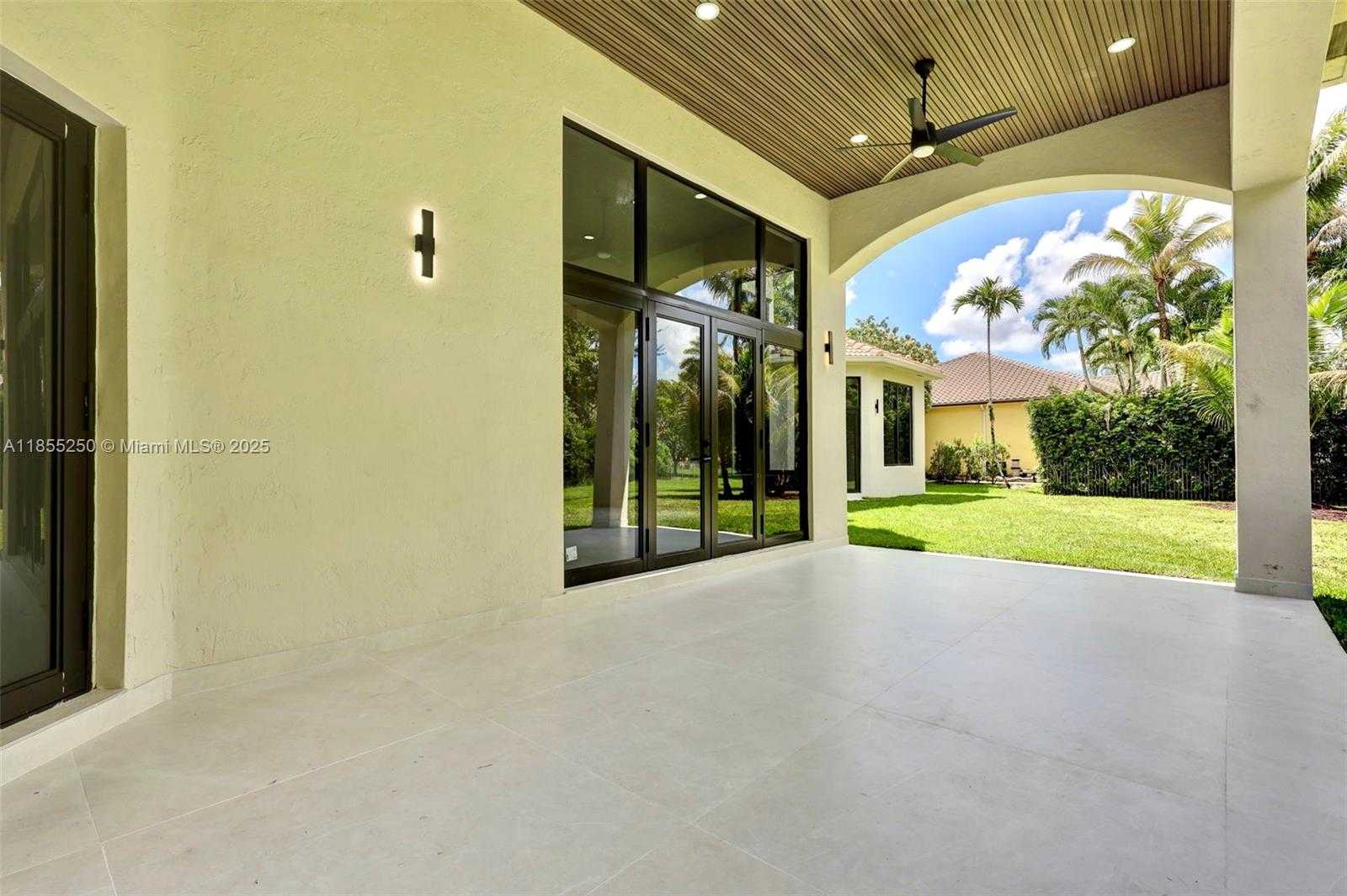 Small Image of 3303 WEST STONEBROOK CIR, Davie Number 68