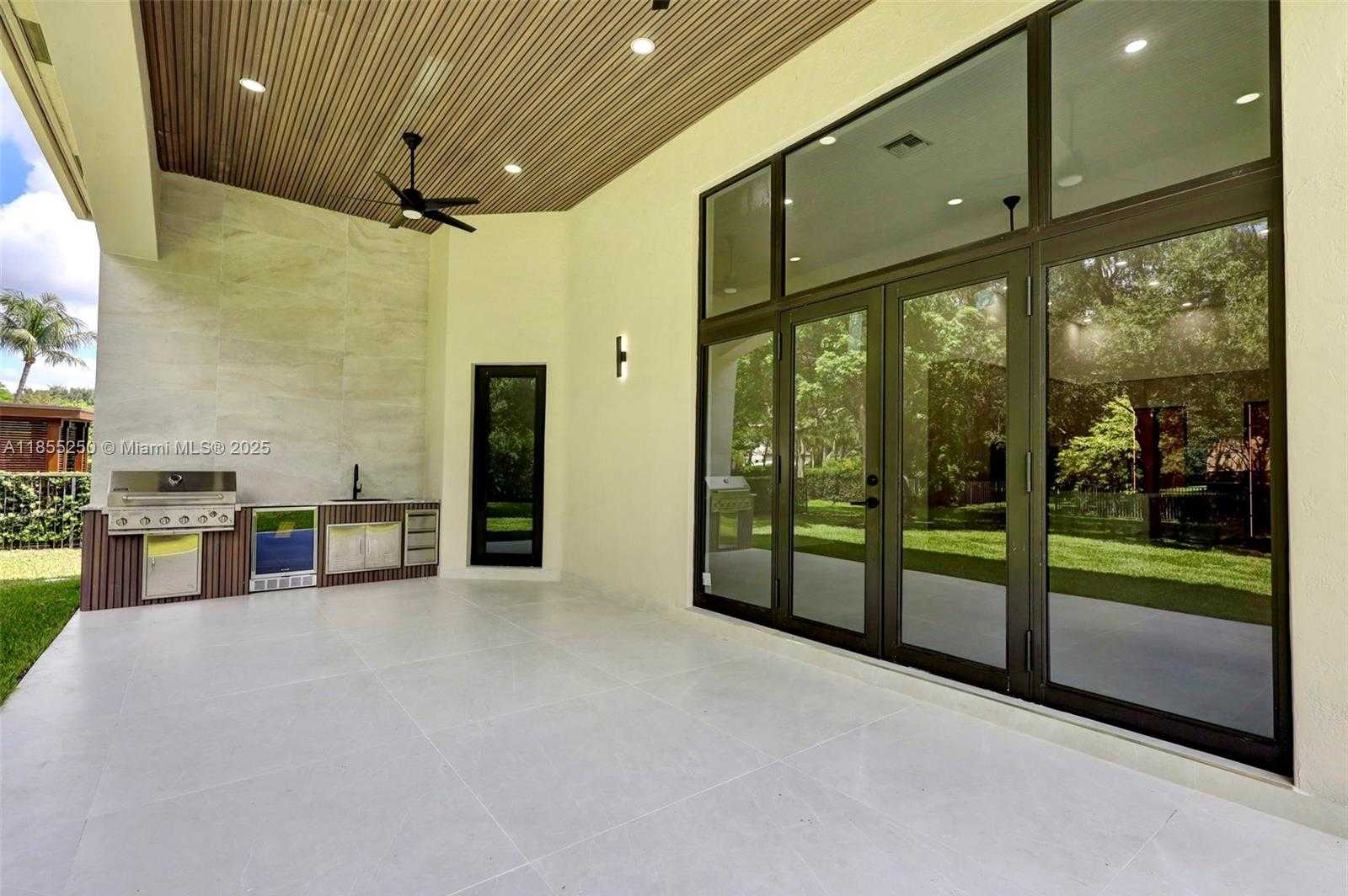 Small Image of 3303 WEST STONEBROOK CIR, Davie Number 69