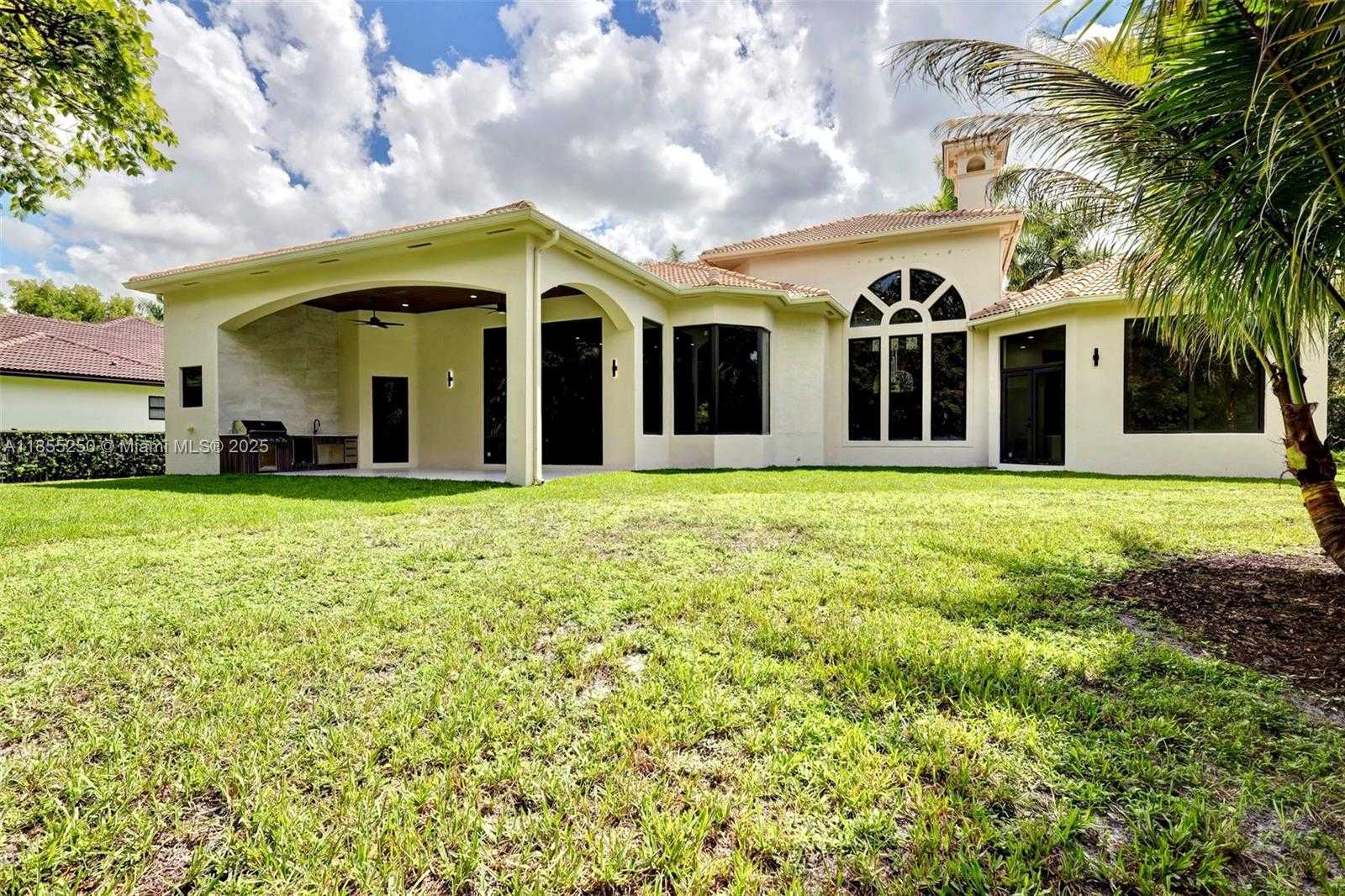 Small Image of 3303 WEST STONEBROOK CIR, Davie Number 71