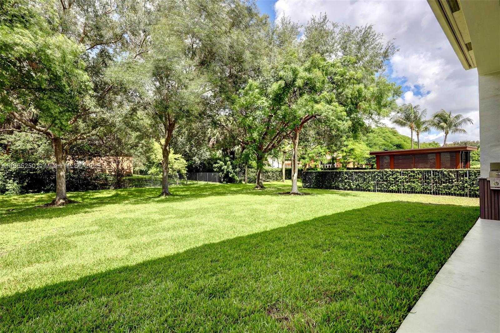 Small Image of 3303 WEST STONEBROOK CIR, Davie Number 72