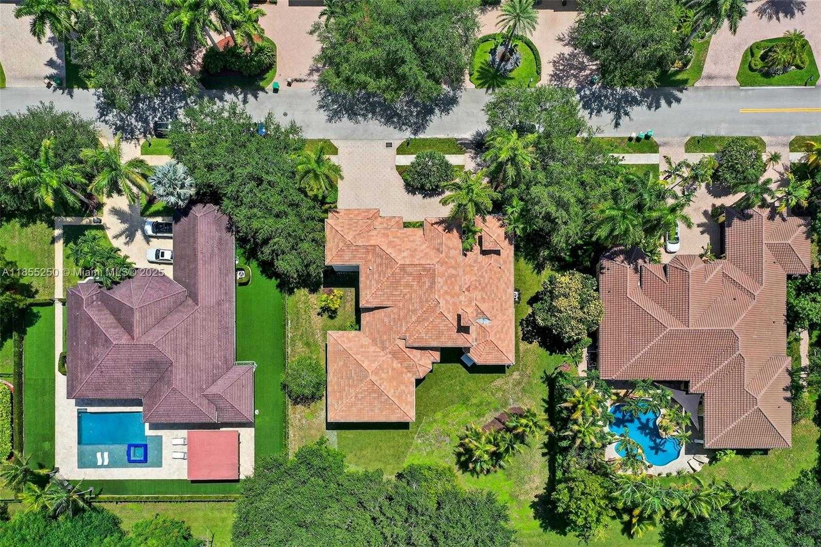 Small Image of 3303 WEST STONEBROOK CIR, Davie Number 73
