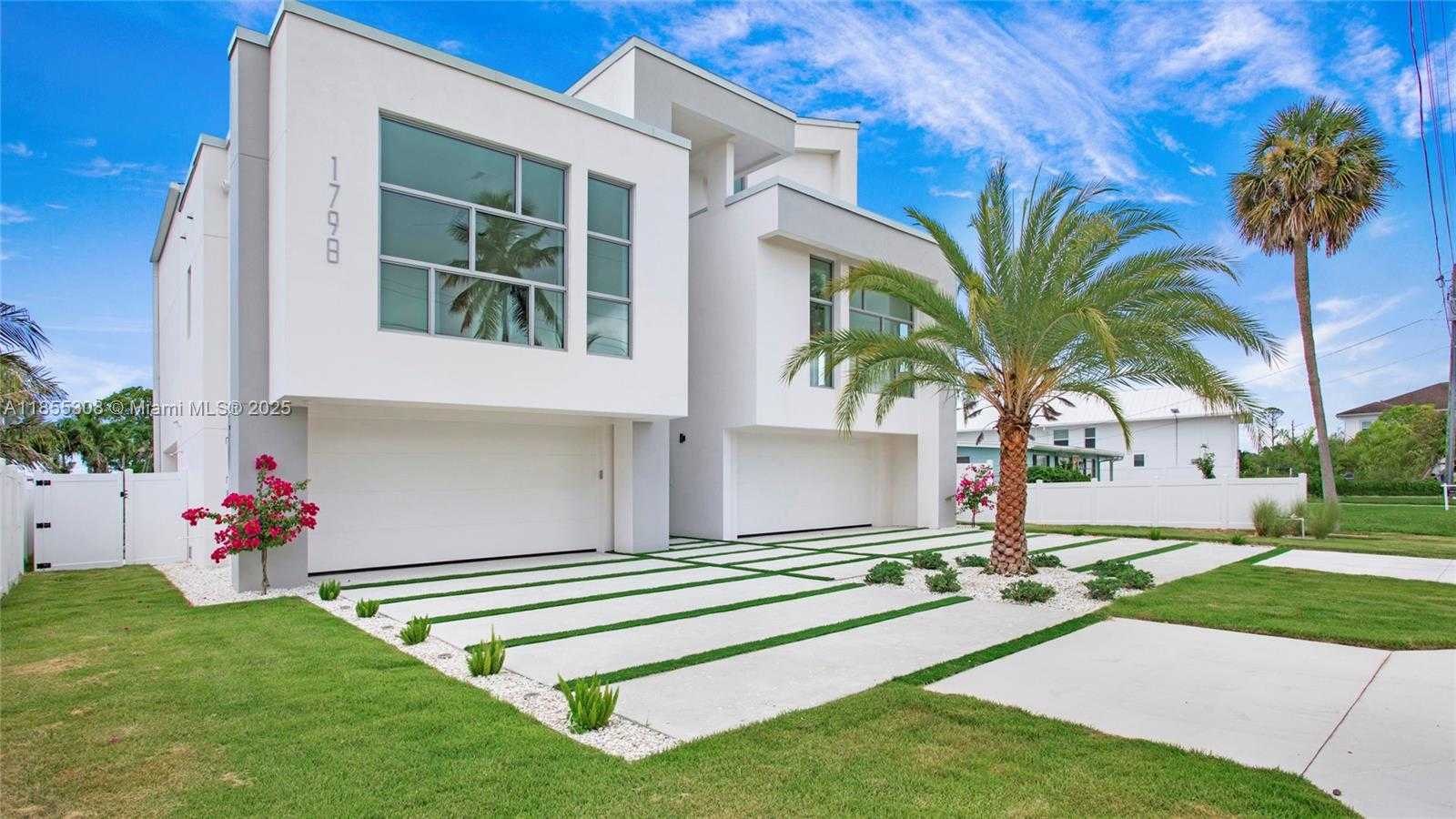 Small Image of 1798 HOLIDAY LN, Naples Number 2