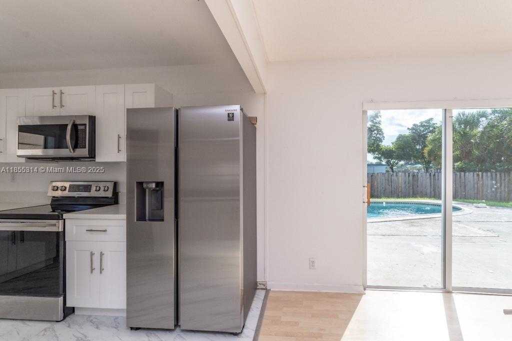 Small Image of 405 SOUTH WEST 78TH TER, North Lauderdale Number 10