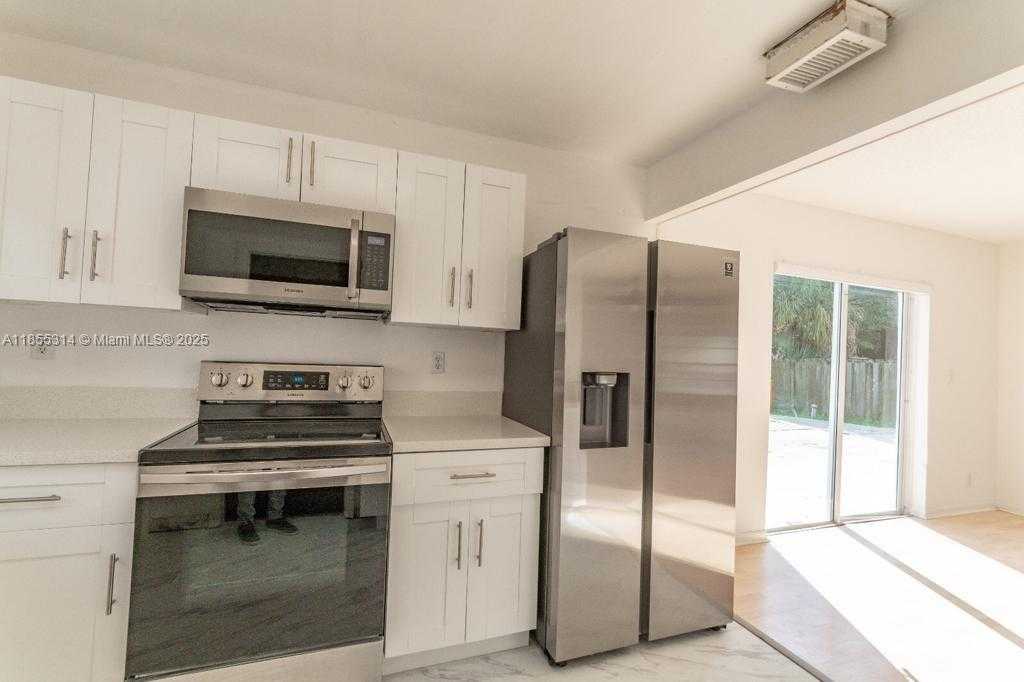 Small Image of 405 SOUTH WEST 78TH TER, North Lauderdale Number 3