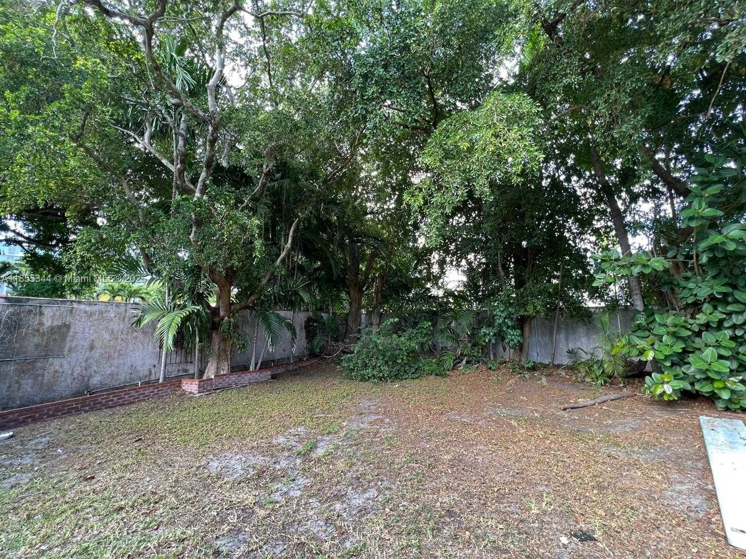 Small Image of 5900 NORTH EAST 5TH AVE, Miami Number 17