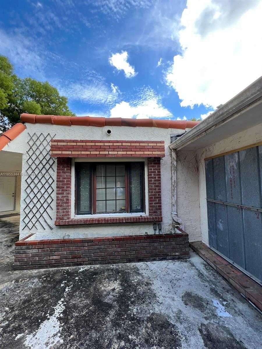 Small Image of 5900 NORTH EAST 5TH AVE, Miami Number 19
