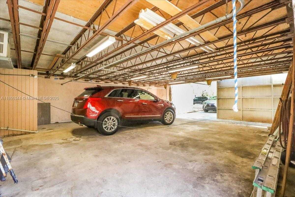 Small Image of 5900 NORTH EAST 5TH AVE, Miami Number 29