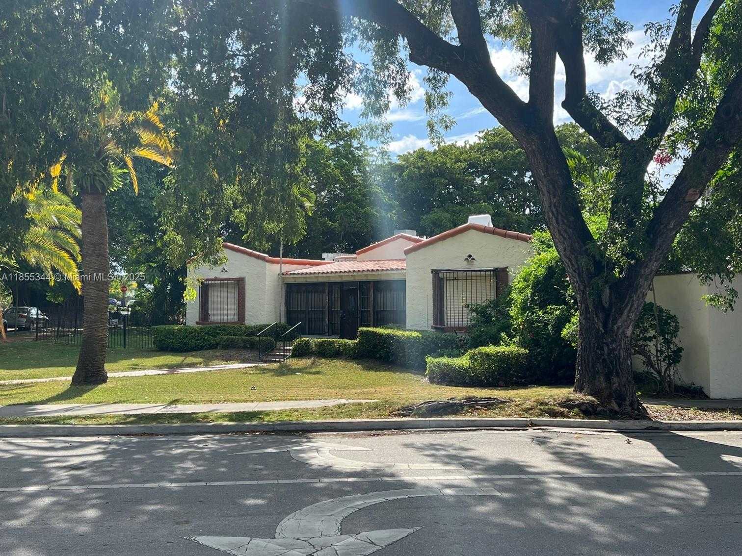Small Image of 5900 NORTH EAST 5TH AVE, Miami Number 3
