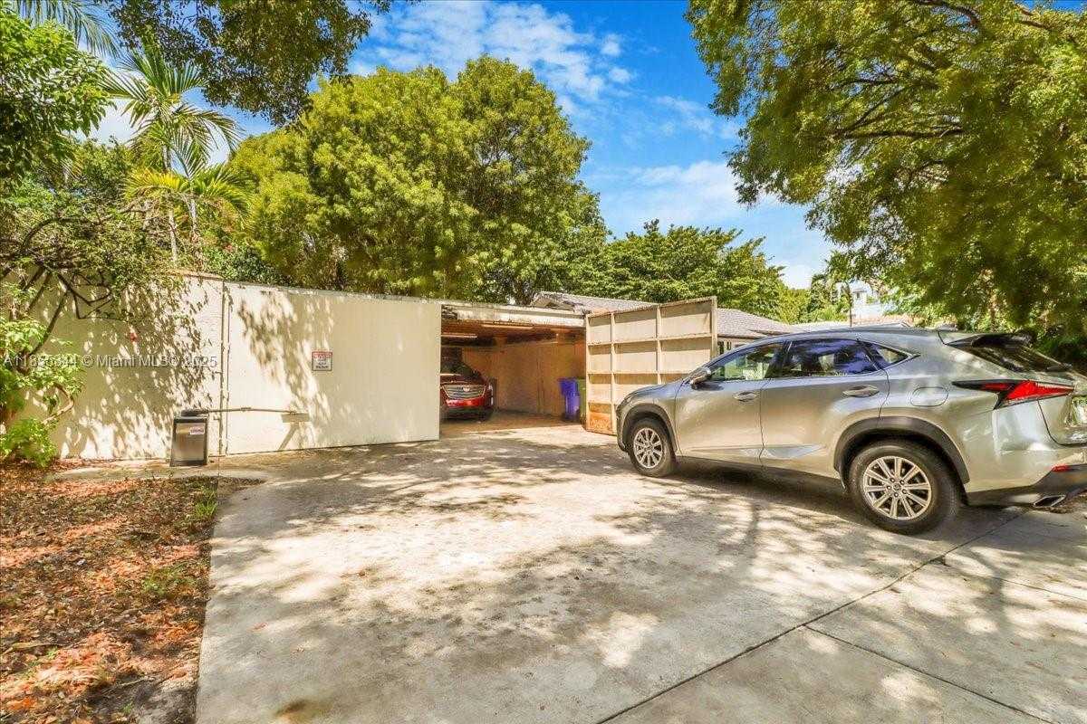 Small Image of 5900 NORTH EAST 5TH AVE, Miami Number 30