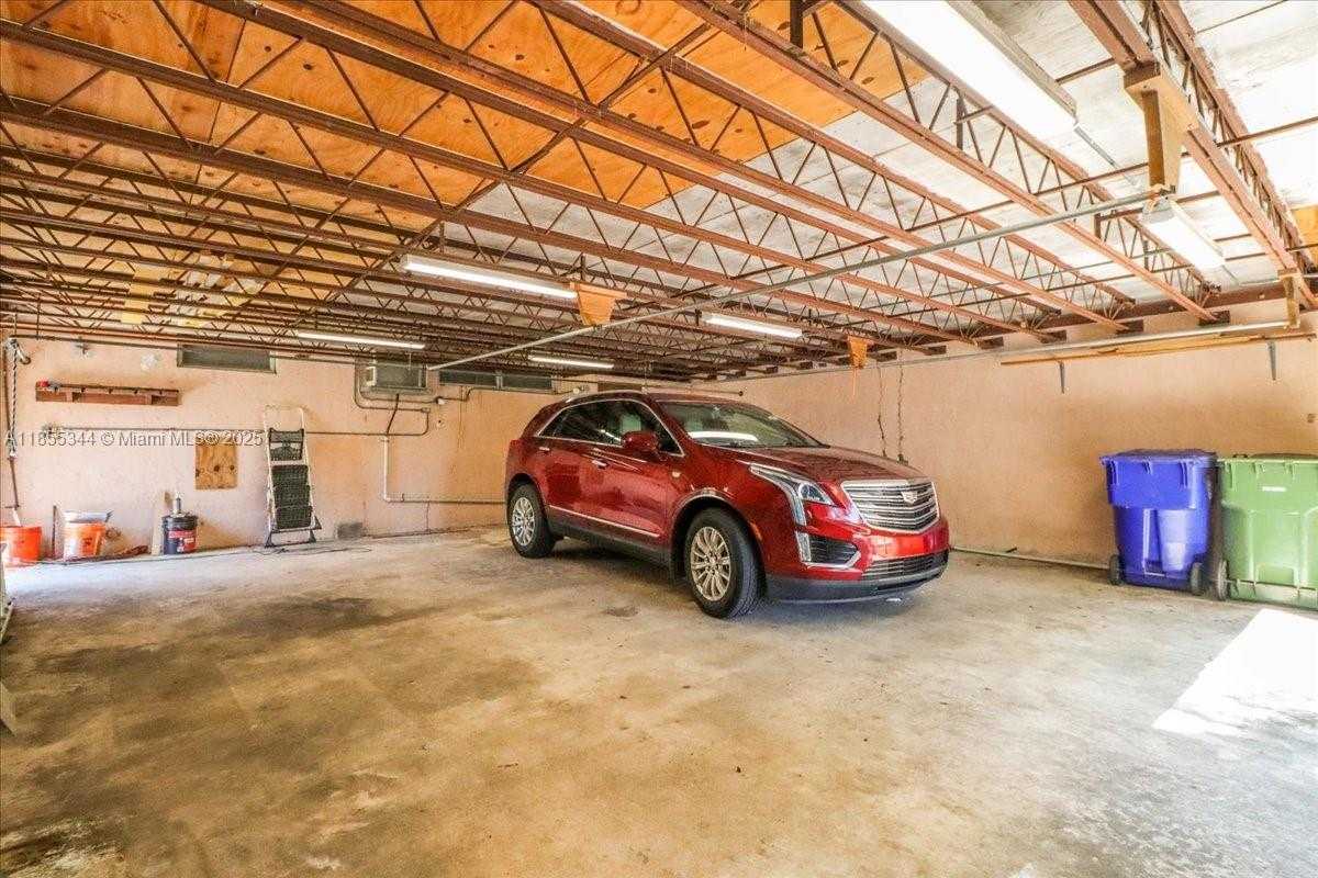 Small Image of 5900 NORTH EAST 5TH AVE, Miami Number 31