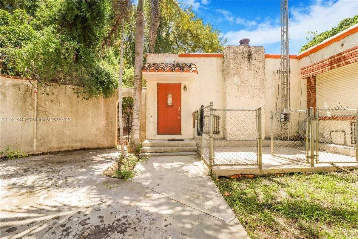 Small Image of 5900 NORTH EAST 5TH AVE, Miami Number 32