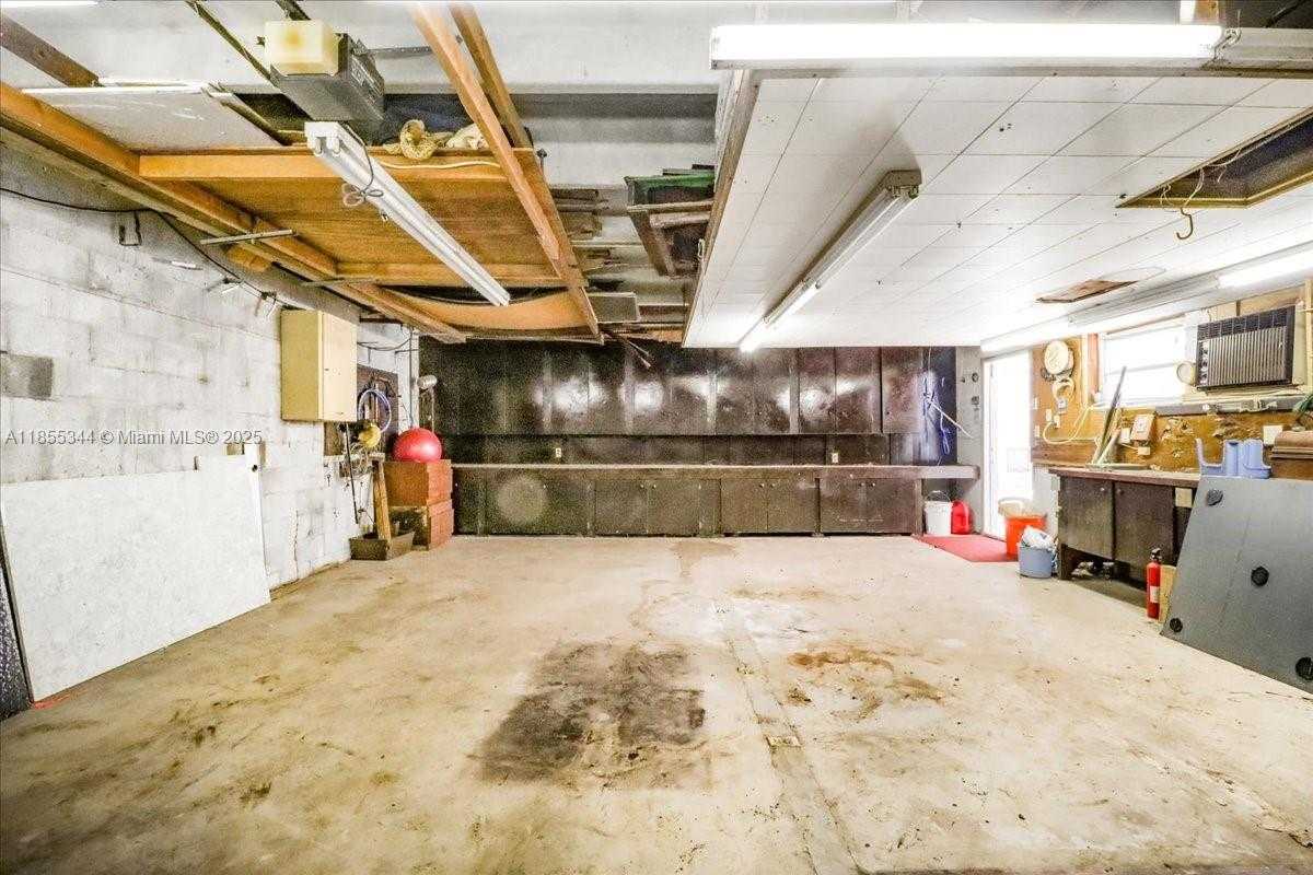 Small Image of 5900 NORTH EAST 5TH AVE, Miami Number 35