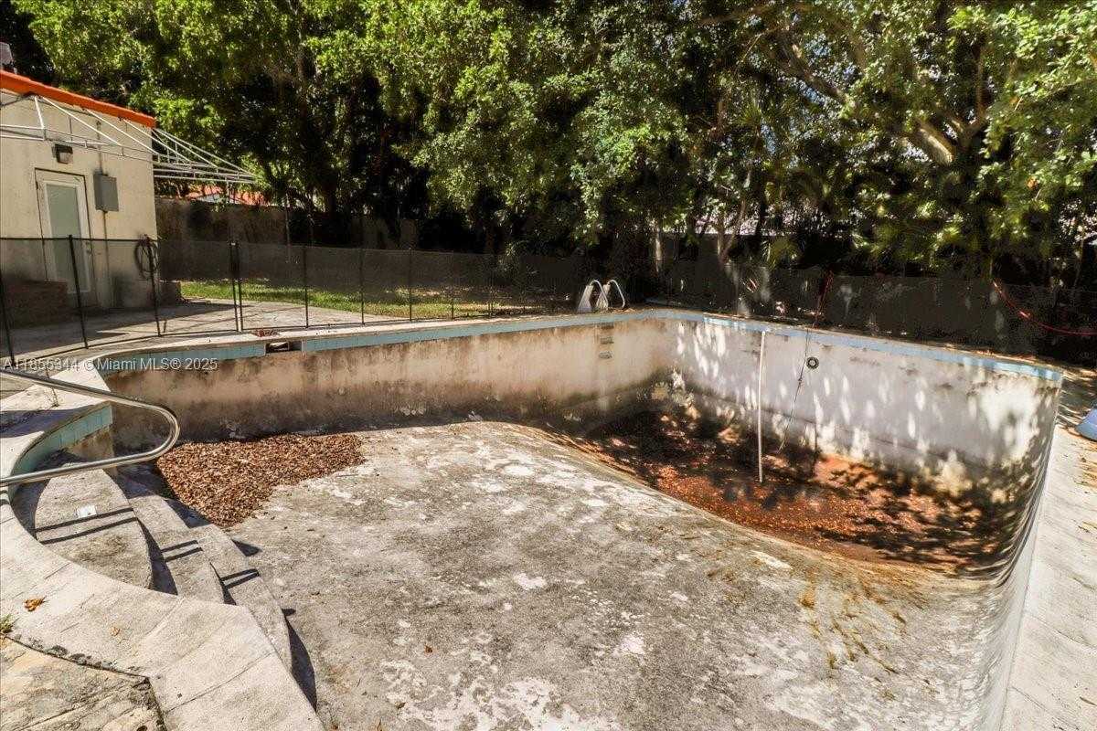 Small Image of 5900 NORTH EAST 5TH AVE, Miami Number 36