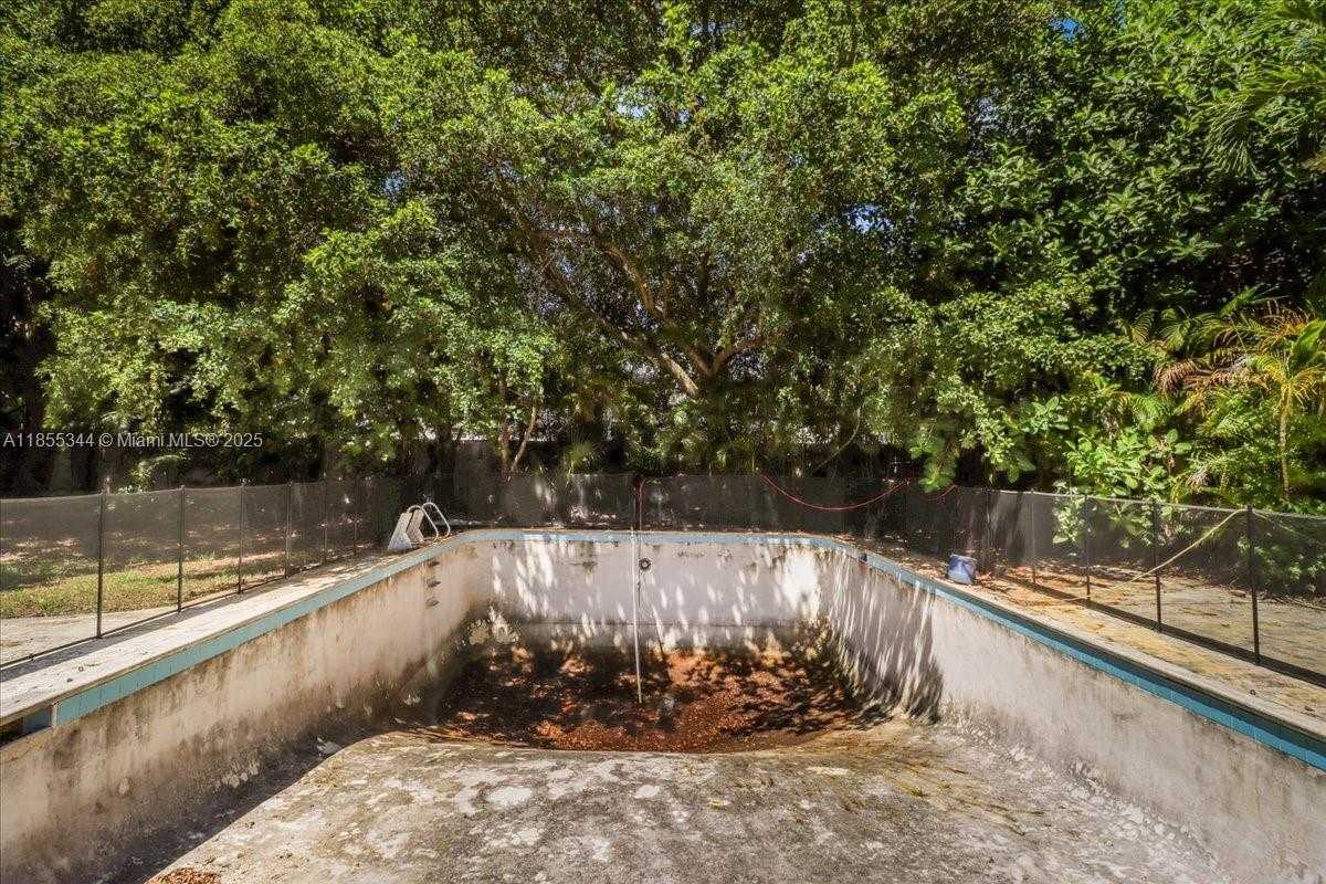 Small Image of 5900 NORTH EAST 5TH AVE, Miami Number 38