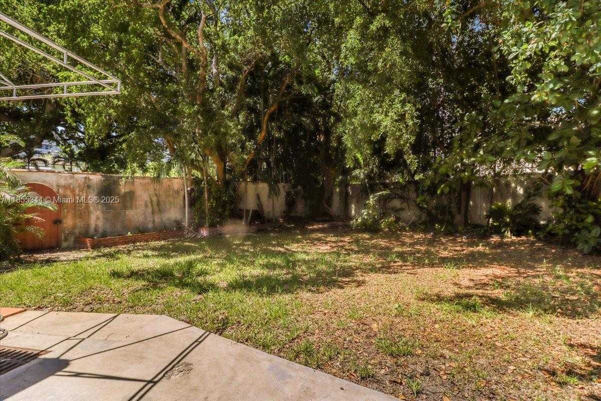 Small Image of 5900 NORTH EAST 5TH AVE, Miami Number 39