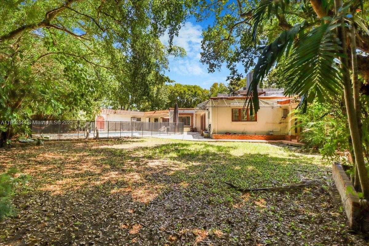 Small Image of 5900 NORTH EAST 5TH AVE, Miami Number 41