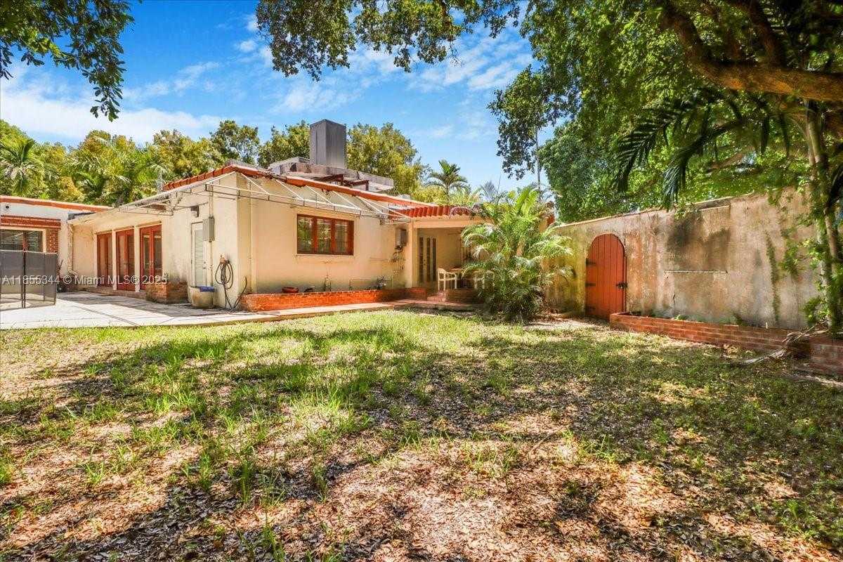 Small Image of 5900 NORTH EAST 5TH AVE, Miami Number 42