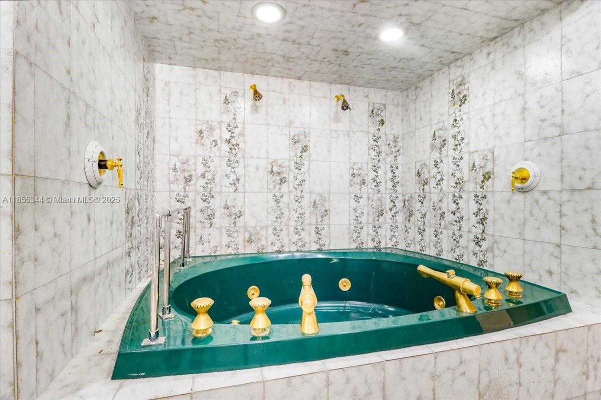 Small Image of 5900 NORTH EAST 5TH AVE, Miami Number 46