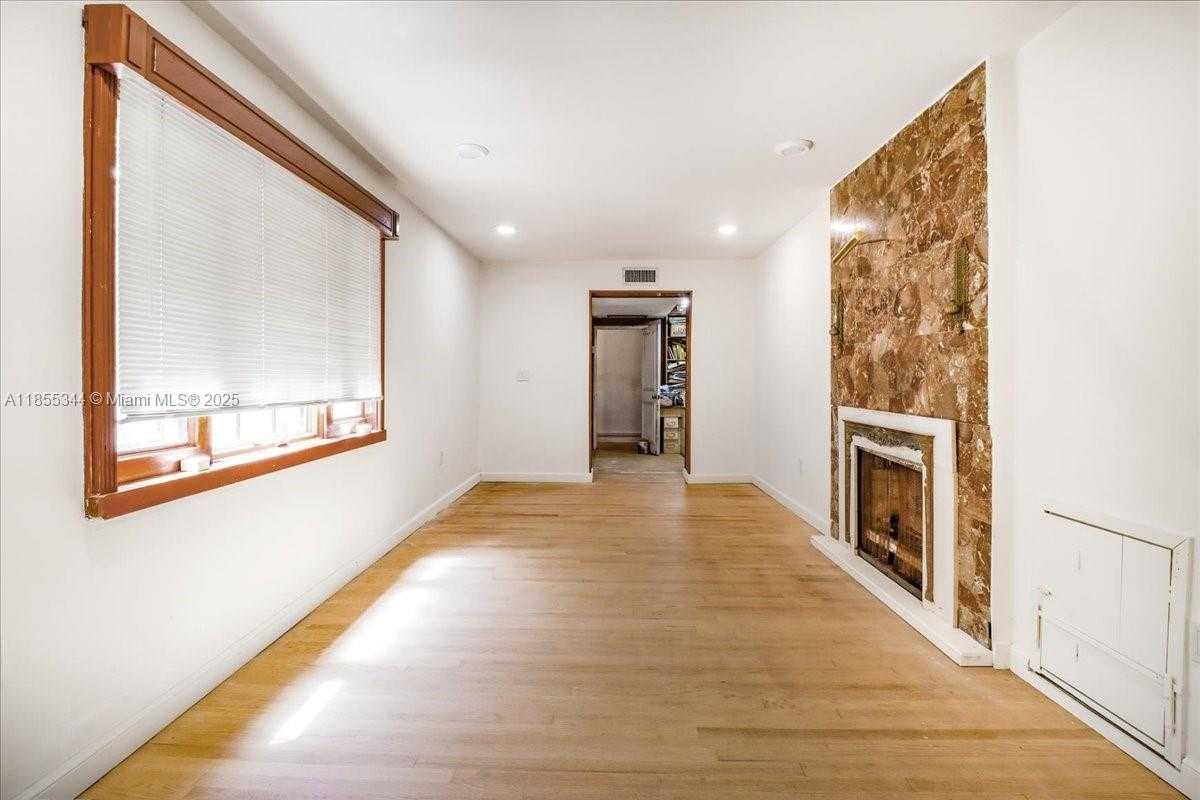 Small Image of 5900 NORTH EAST 5TH AVE, Miami Number 49