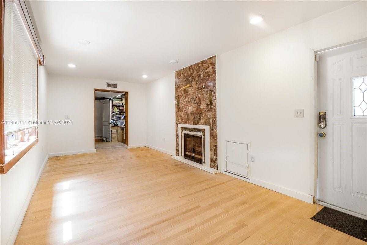 Small Image of 5900 NORTH EAST 5TH AVE, Miami Number 50