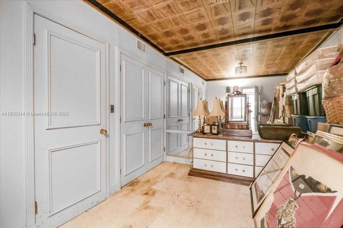 Small Image of 5900 NORTH EAST 5TH AVE, Miami Number 51