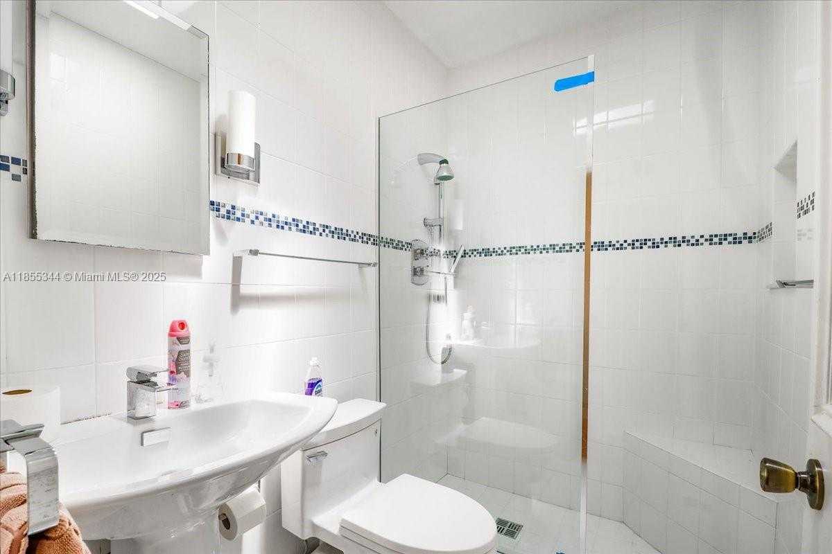 Small Image of 5900 NORTH EAST 5TH AVE, Miami Number 52