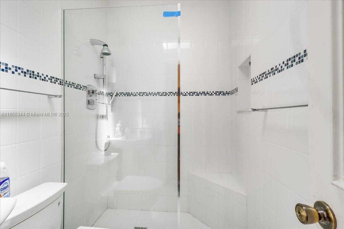 Small Image of 5900 NORTH EAST 5TH AVE, Miami Number 53