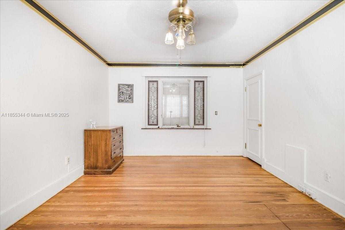 Small Image of 5900 NORTH EAST 5TH AVE, Miami Number 54