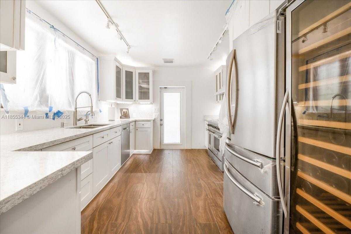 Small Image of 5900 NORTH EAST 5TH AVE, Miami Number 57