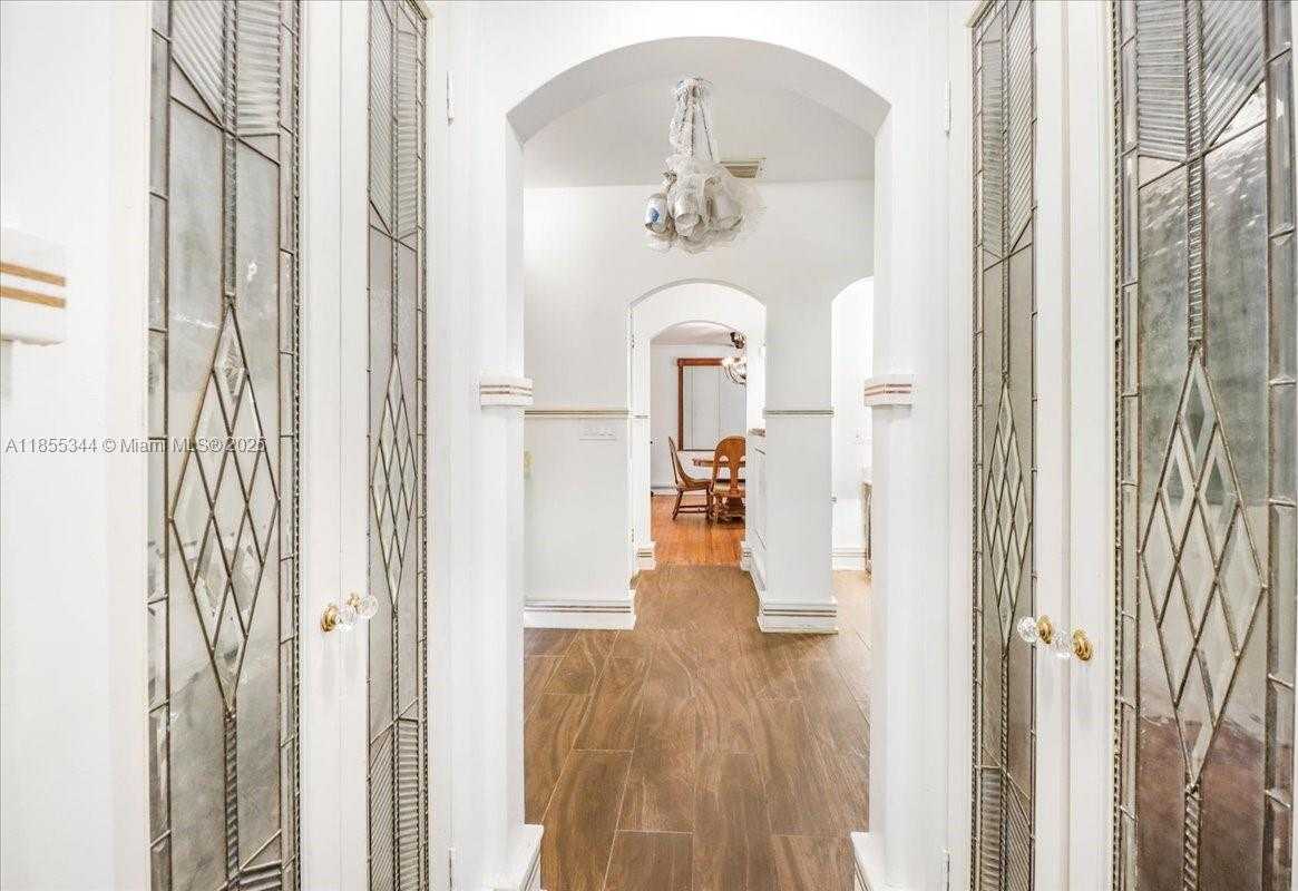 Small Image of 5900 NORTH EAST 5TH AVE, Miami Number 60