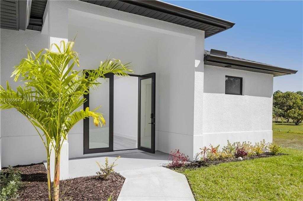 Small Image of 615 Addison St E, Lehigh Acres, FL 33974, USA Number 3
