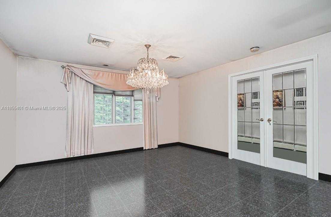 Small Image of 66 CROMWELL CIR, Out of City Number 14