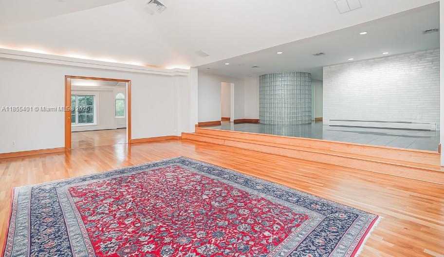 Small Image of 66 CROMWELL CIR, Out of City Number 19