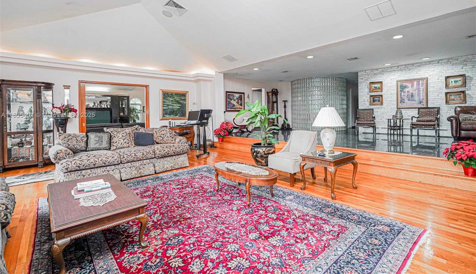 Small Image of 66 CROMWELL CIR, Out of City Number 20