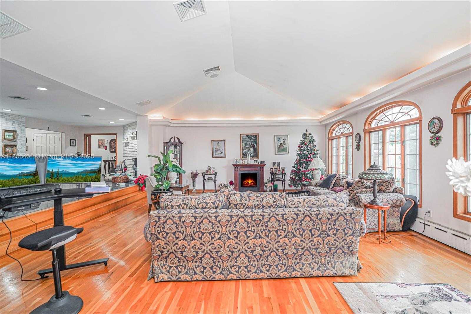Small Image of 66 CROMWELL CIR, Out of City Number 22