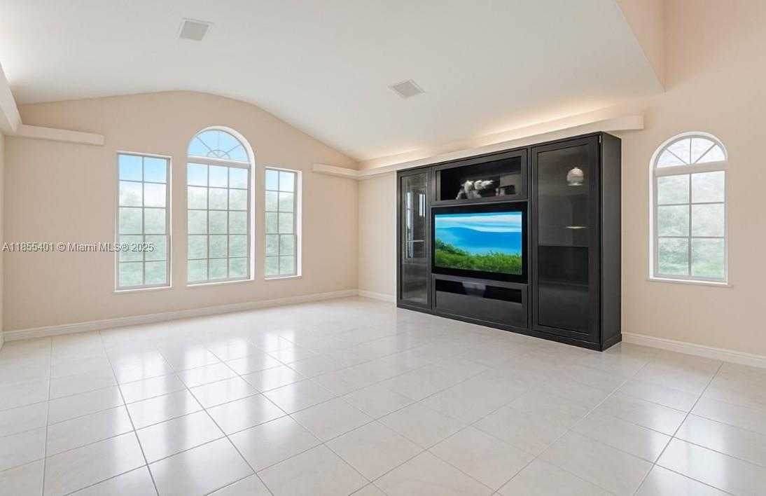 Small Image of 66 CROMWELL CIR, Out of City Number 27